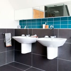 His-and-Hers-bathroom