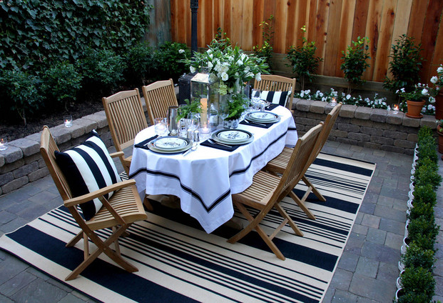 rugs_in_patio