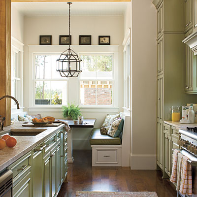 built-in-banquette-in-kitchen