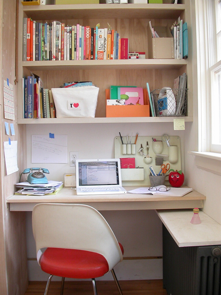 Office nook with shelves