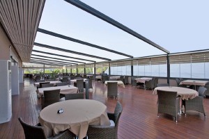 retractable roof