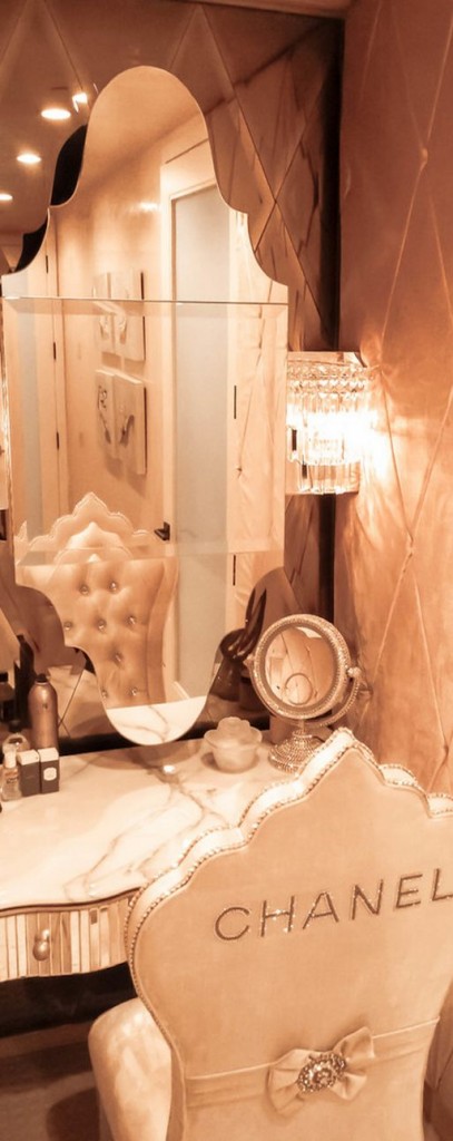 boudoir-chanel-dressing-room