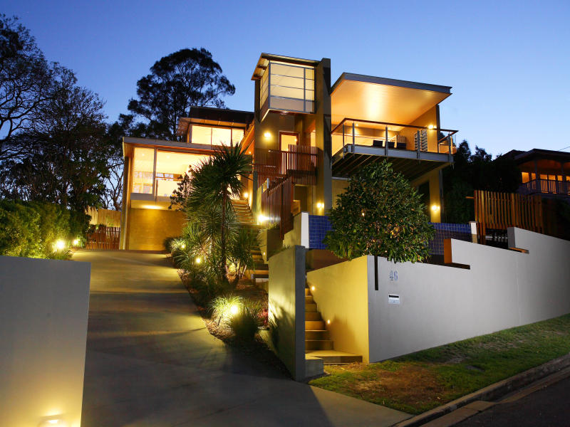 Outdoor_feature_lighting_accent_spotlight