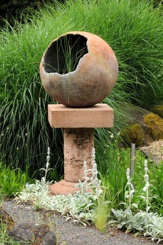 home_entrance_sculpturess