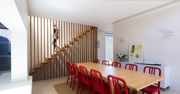 contemporary-dinning-room-blank-table-red-chairs