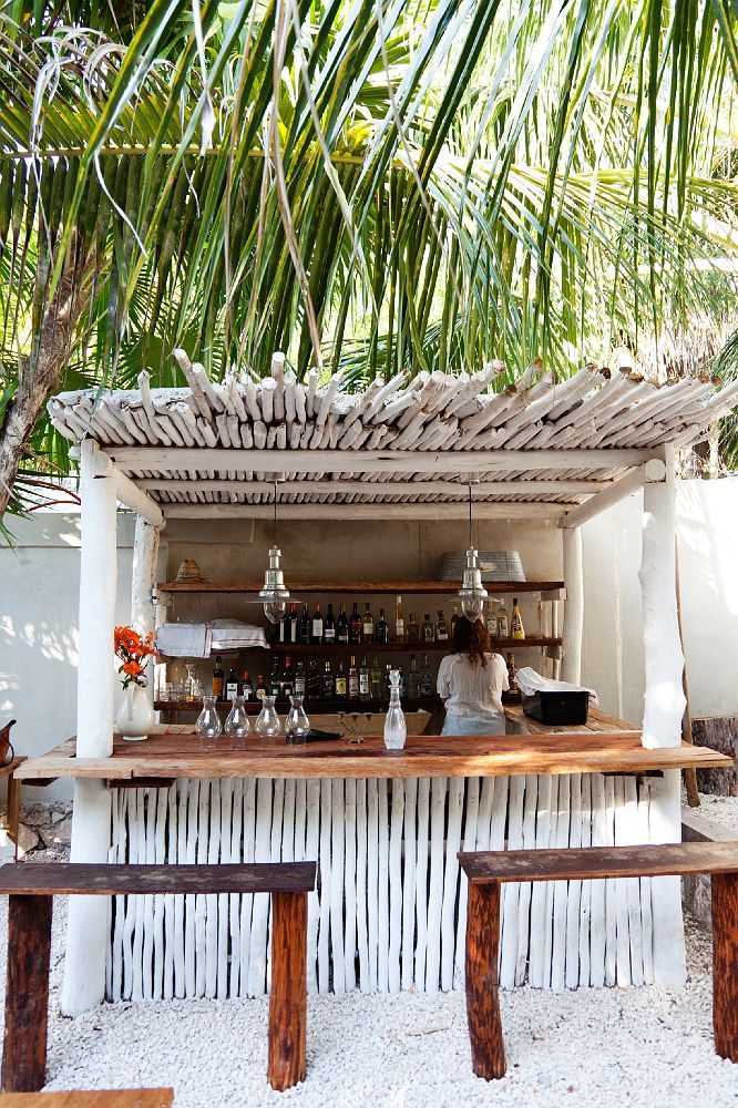 outdoor-bar-entertainment-area-deck-drinks