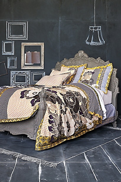bedroom-chalk-board-wall-lighting-frames-floor