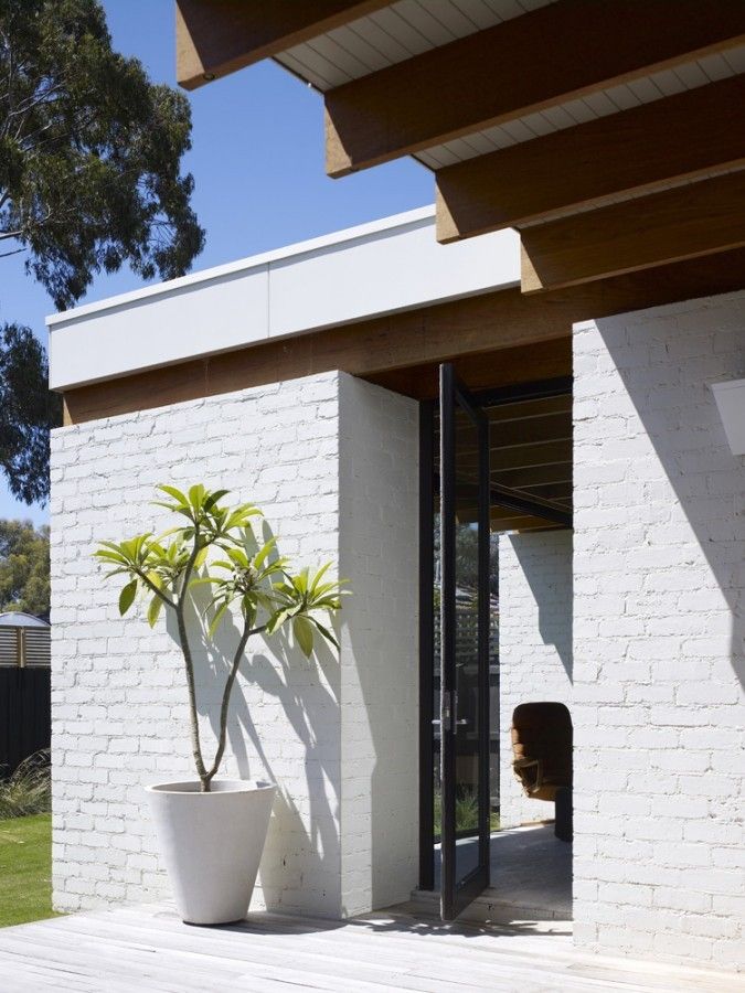 rendered-white-exterior-wall-facade-renovation
