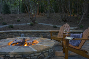 Outdoor fire pit