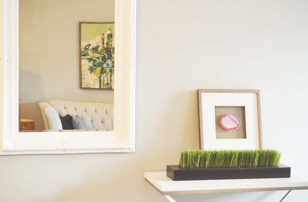 wall decor tips  for renters