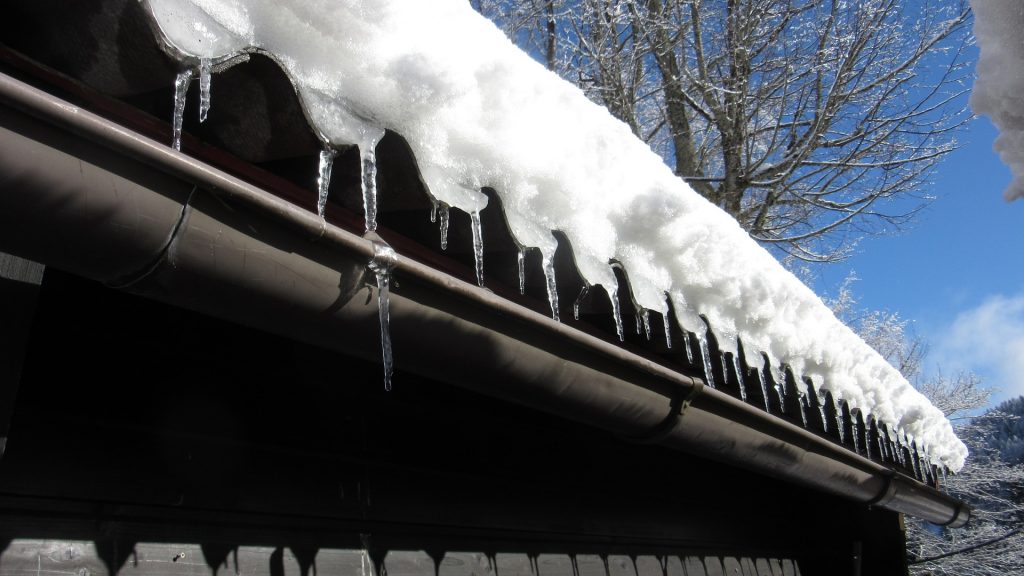 gutter on winter