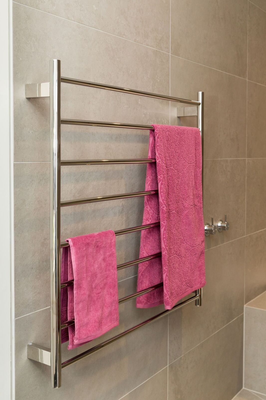 towel warmer with two pink towels